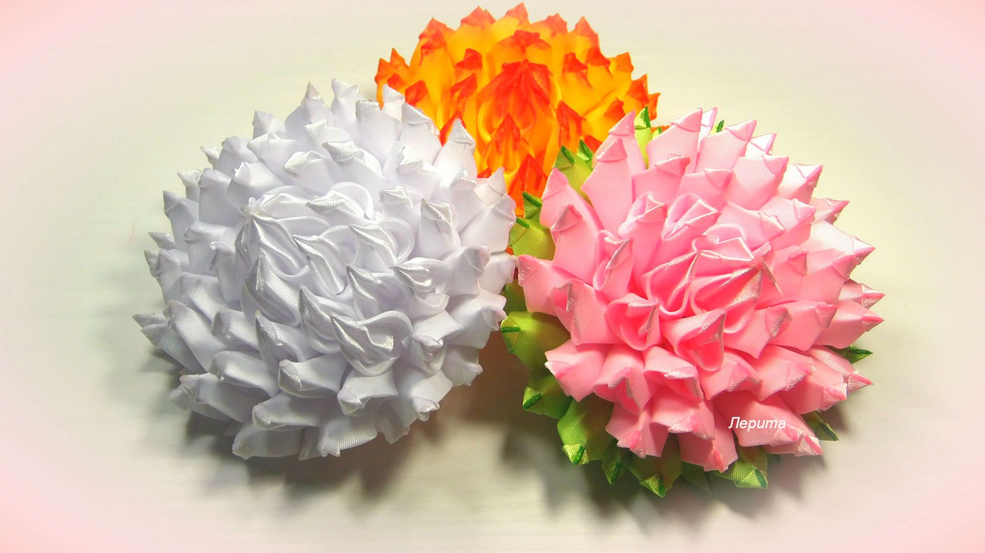 Красивые цветы из атласных лент. Цветы канзаши своими руками. смотреть онлайн