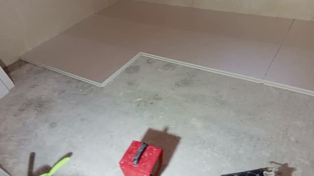 Начинаем делать водяной тёплый пол . смотреть онлайн