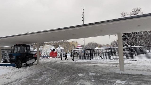 Прогулка мимо ёлок...Иду во Дворец пионеров смотреть онлайн