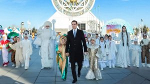 Сердар Бердымухамедов принял участие в новогодних торжествах у главной елки Туркменистана