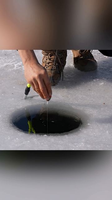 Рыбалка на замёрзшем озере #рыбалка #рыба #кемпинг смотреть онлайн