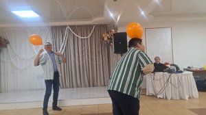 Весёлый конкурс с воздушными шарами