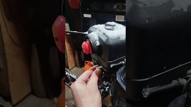 Разорвало двигатель на снегоуборшике в хлам. смотреть онлайн