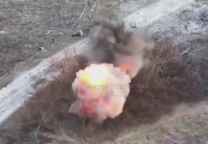 🔴Русский боец забрасывает ТМку в блиндаж, сбивает дрон и спокойно уходит на свои позиции🔴