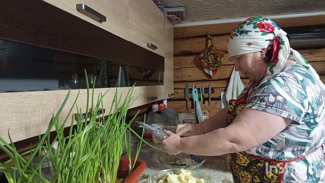 28-12-2025. Жизнь в деревне.Ждали одного ,а приехали трое.Настряпала вареники. смотреть онлайн