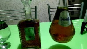 Настойка на скорлупе ореха макадамия.