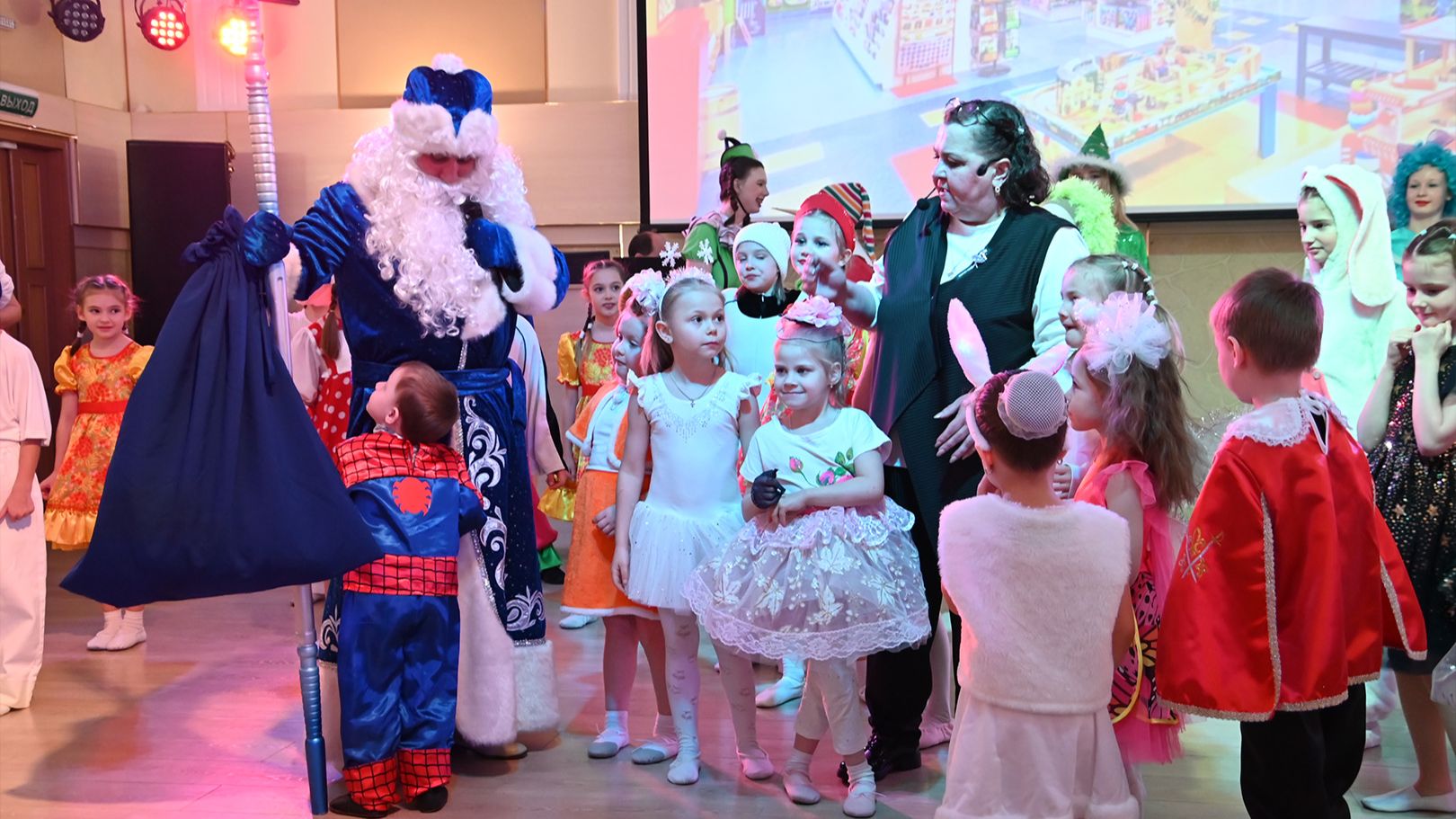 Новогодняя ночь в магазине игрушек смотреть онлайн