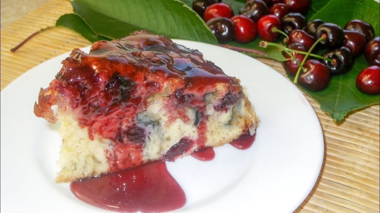 Шарлотка Без Миксера с ягодами смотреть онлайн