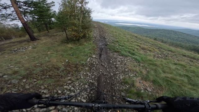 Катаем даунхилл в дождик (Егоза)