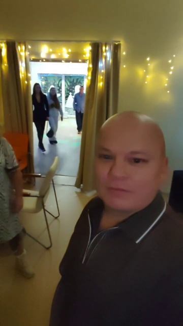 Я наплясался до упаду, жалко снимать было некому 🥹. #этонановыйгод #начнусянваря #новогоднийгород смотреть онлайн