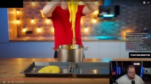 Т2х2 смотрит ВАНЗАЯ: УВЕЛИЧИЛИ МЕНЮ McDonald's в 20 раз / Карт?