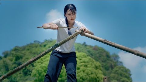 Постройте небольшой бамбуковый домик посреди леса. смотреть онлайн