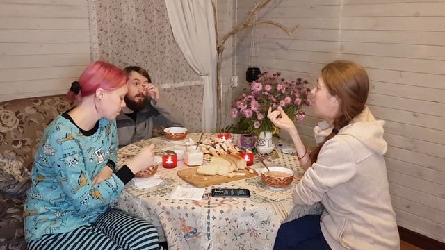 Влог-Мукбанг/Деревенское меню/За ужином отвечаем на комментарии смотреть онлайн