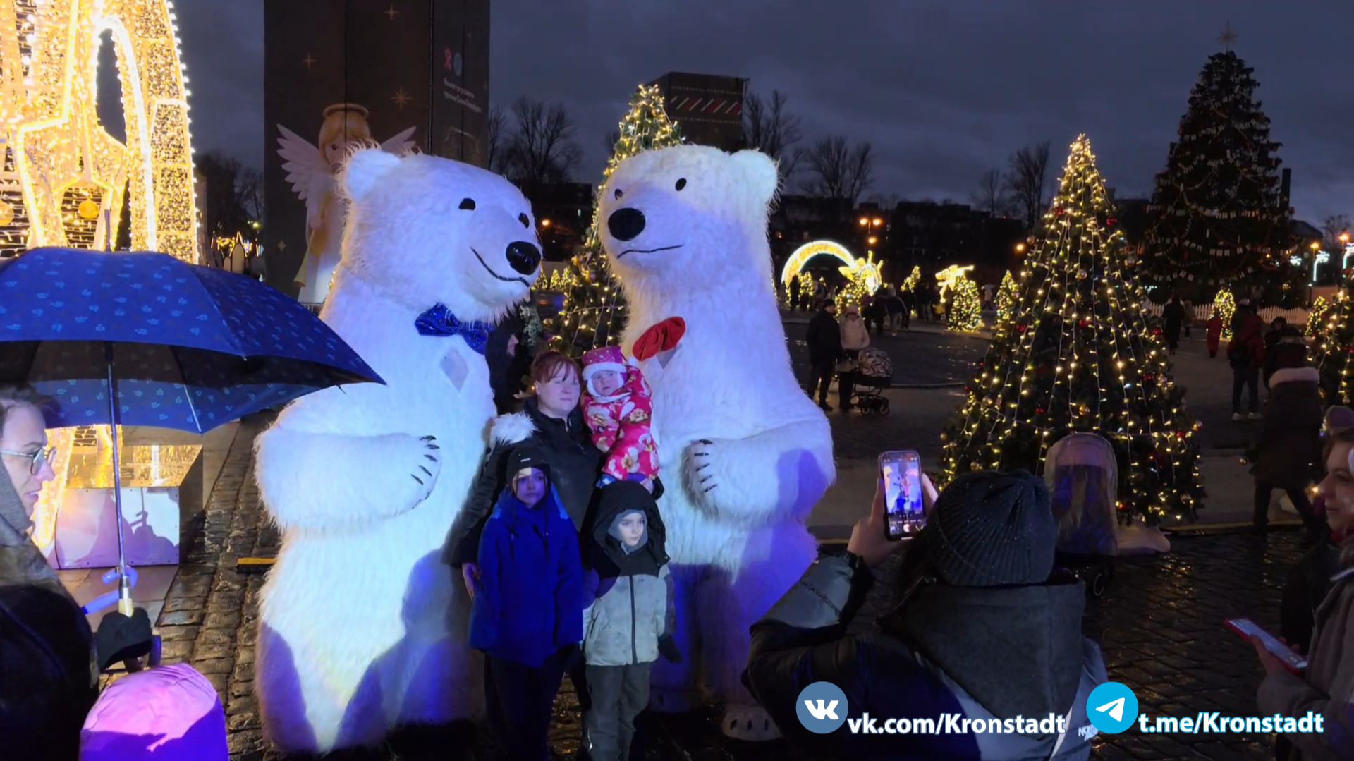 Новогодняя атмосфера на Якорной площади в Кронштадте. 27.12.2025 г. смотреть онлайн