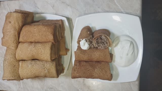Блины на кефире - заварные с начинкой из фарша и грибов