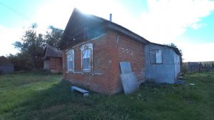 САМА СПРАВЛЯЕТСЯ СО ВСЕМ! ЖИВЁТ ОДНА В ЗАБРОШЕННОЙ ДЕРЕВНЕ. Заброшенные деревни в глубинке России.