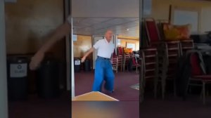 Песня:"Старый конь борозды не портит!"