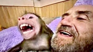 СМЕХ! Этот ж как нужно любить папу Влада, чтобы уснуть, закрыв его собой)