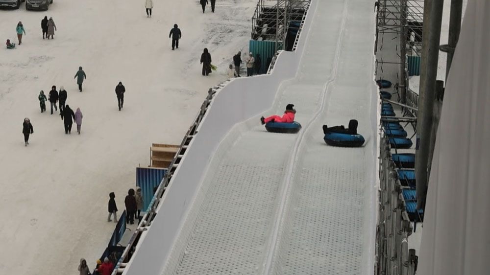 На Урале открыли самую большую ледяную горку в России смотреть онлайн