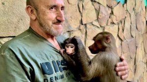 Люся НАОТРЕЗ отказывается отпускать Анфису домой, вцепилась как в родную)))