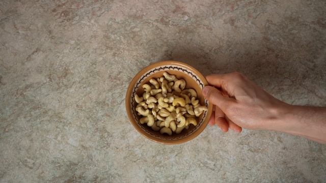 Кешью. Как правильно жарить кешью смотреть онлайн