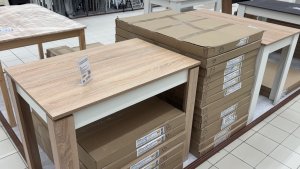 В Светофоре классные завалы посуды! Много новинок для кухни. Красивые тарелки, кружки, кастрюли.