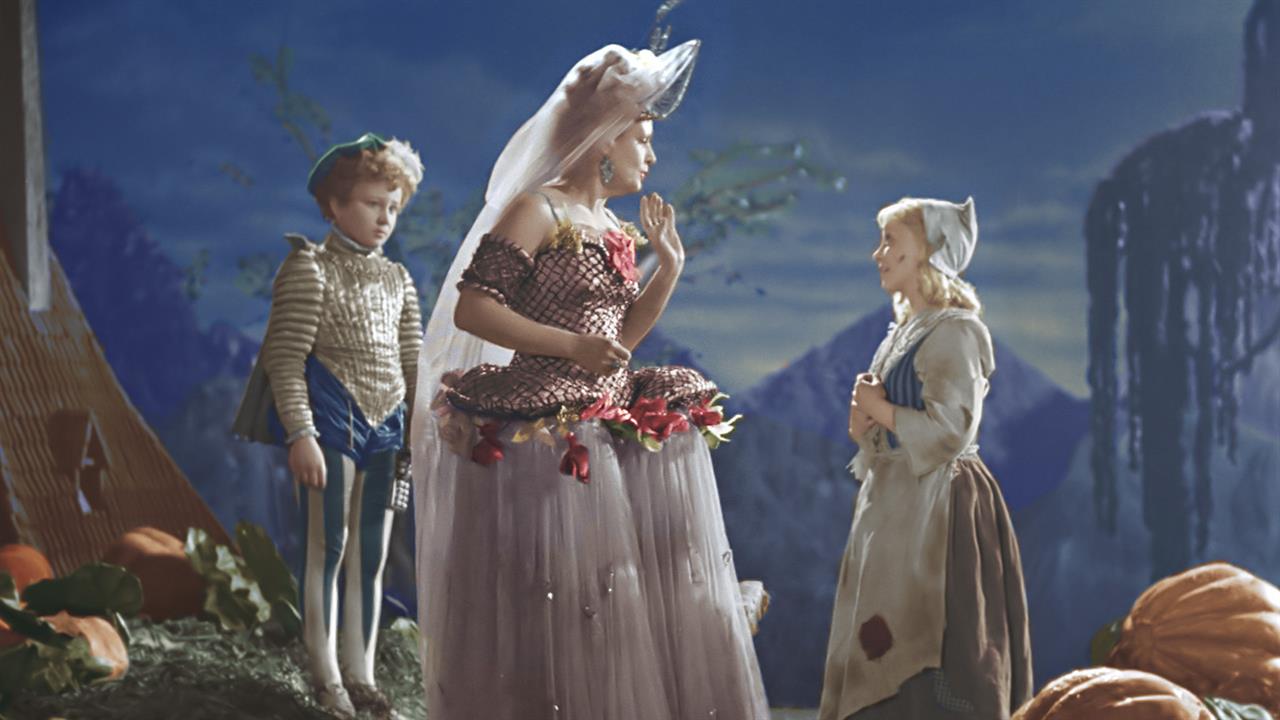 На Первом канале покажут цветной фильм "Золушка" 1947 года. смотреть онлайн