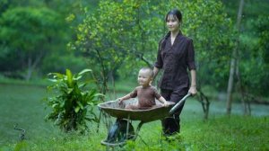 Строительство примитивной кухни из камня и глины. Мать-одиночка, 17 лет.