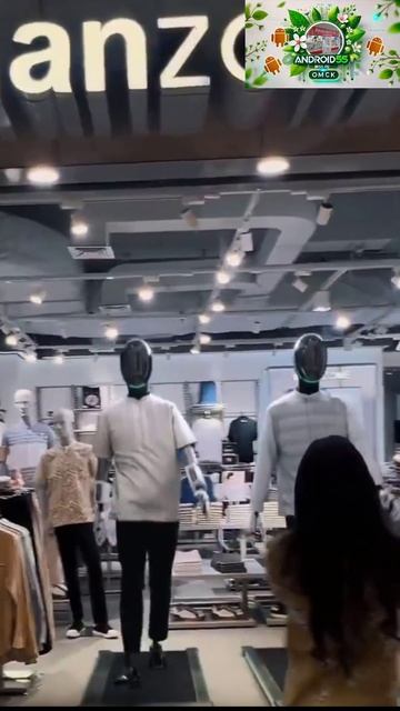 Это роботы или люди демонстрируют одежду😲 смотреть онлайн