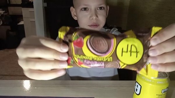 Я Пробую Чëрный чай с лемоном, Lemon BLACK TEA и Печеньки-ванильки с клубникой Влада А4!!!