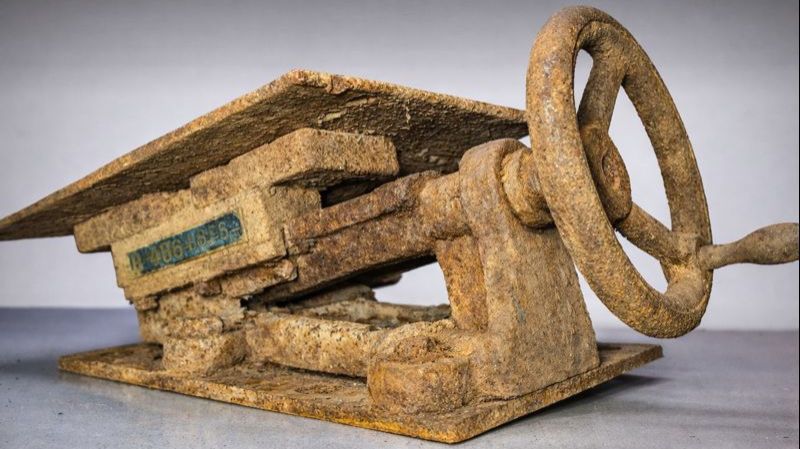 Реставрация Старого Ржавого Ручного Тискового Пресса смотреть онлайн