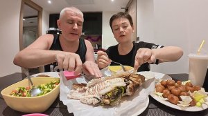 Мукбанг наши ФИНАНСЫ поют романсы! ДЕНЬГИ как вода! ДЕЛИМ одну рыбу на ДВОИХ! ПП ужин в Таиланде