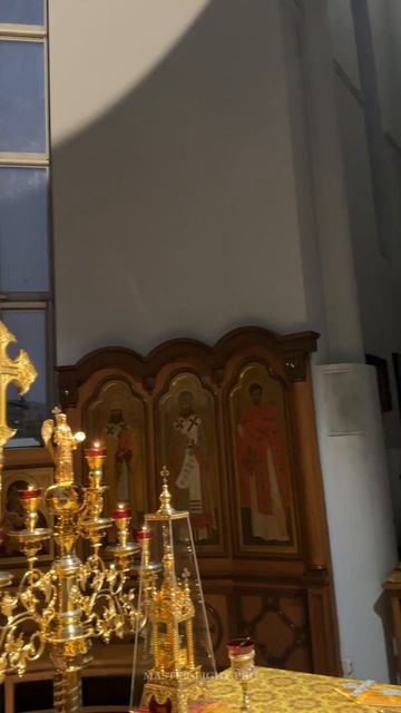 Художественная подсветка иконы Спасителя в алтаре Храма Успения Пресвятой Богородицы (Блокадный храм смотреть онлайн