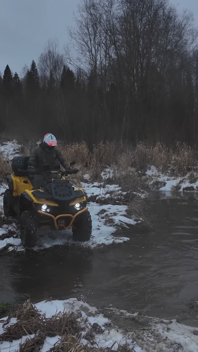 Маршрут на квадроциклах. Разнообразный ландшафт: лесные тропинки, поляны и холмы. смотреть онлайн