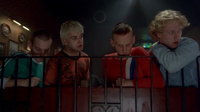 Он торчал от людей (кф. На игле)