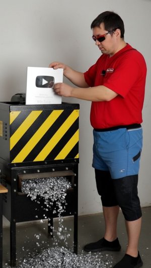 Превращаю Мои Серебряные Кнопки Ютуба в Пыль!