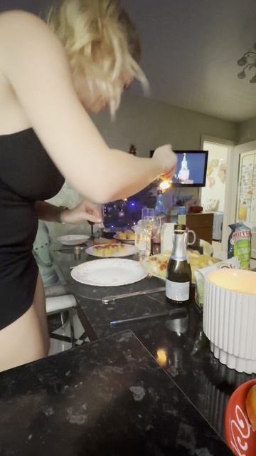 Как вы планируете отметить Новый год? Гулять планируете?! #суета #новыйгод #россия #рождество смотреть онлайн