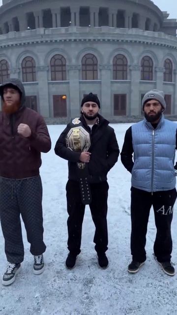 Шара Буллет и Арман Царукян во второй раз встретились лицом к лицу перед своим грэпплинг-поединком. смотреть онлайн