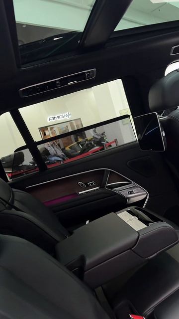 К нам прибыл новый Range Rover Long в заказном цвете Charente Grey смотреть онлайн