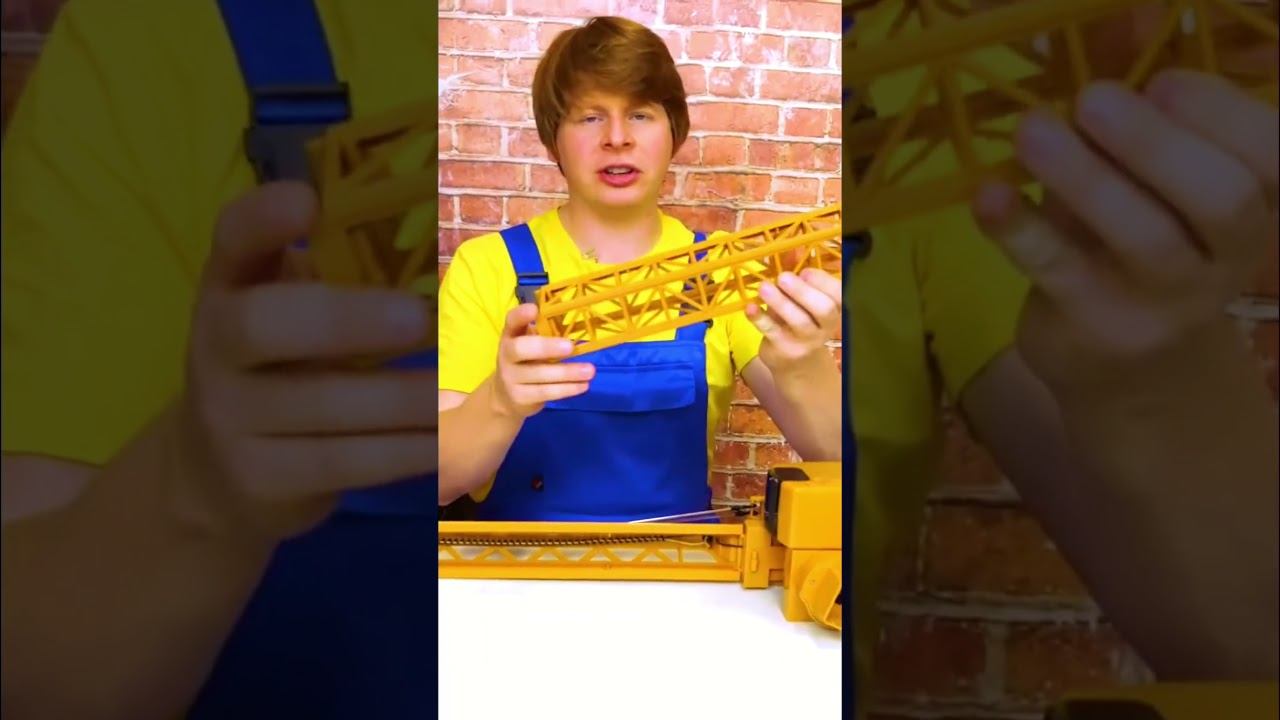 Большой подъемный кран! Собираем строительную технику! #длядетей #игрушки #toys смотреть онлайн