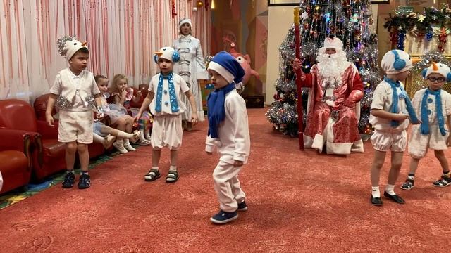 Танец снеговиков. Группа №8 "Знайки" смотреть онлайн