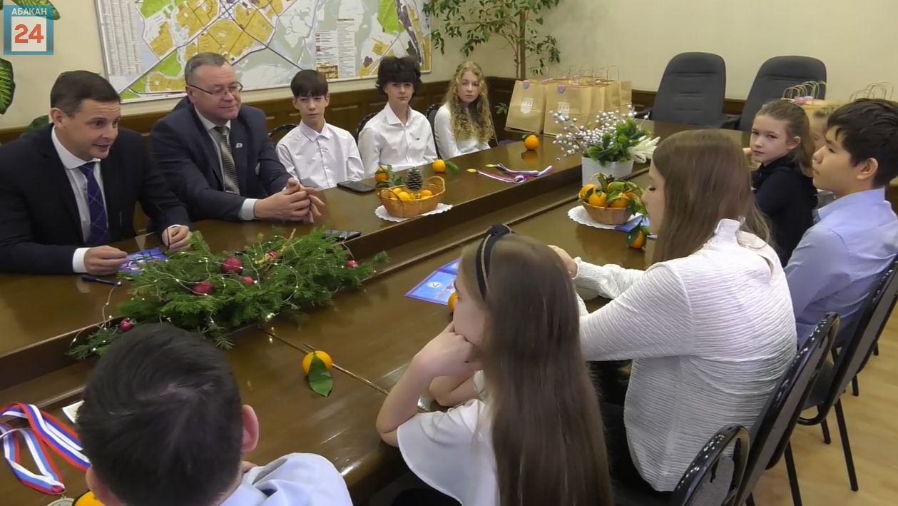 18 юных талантов из столицы Хакасии рассказали о своих успехах Главе Абакана смотреть онлайн
