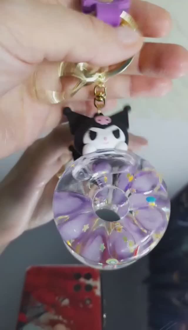 Детский брелок с фигуркой Малифисенты и акриловым "бубликом" с жидкой "начинкой" из мелких игрушек смотреть онлайн