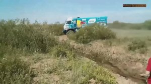 Экипаж Камаз Мастер всегда поможет.