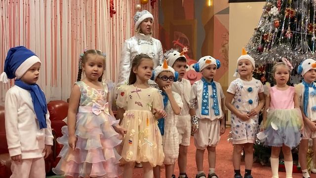 Песня "Дед Мороз шалун". Группа №8 "Знайки" смотреть онлайн