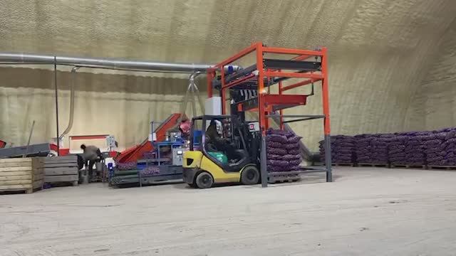 Паллетоукладчик RON-400 укладка мешков с картофелем смотреть онлайн