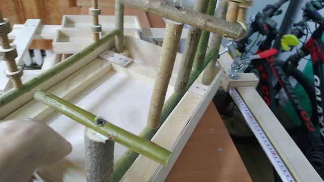 Стенд для попугаев на заказ.