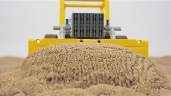 Бульдозер LEGO Technic против уборки песка
