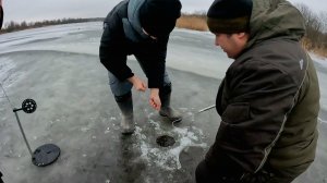 Большая Трофейная Щука на Жерлицы. Бешеный клев. Первый лед 2025-2026.