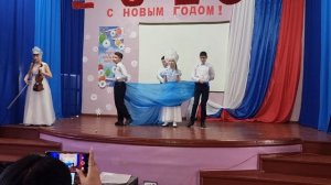 "Русская зима" - ученики 6 класса, вокальные исполнение Дарьи Собины. (песня Т. Куртуковой) .mp4